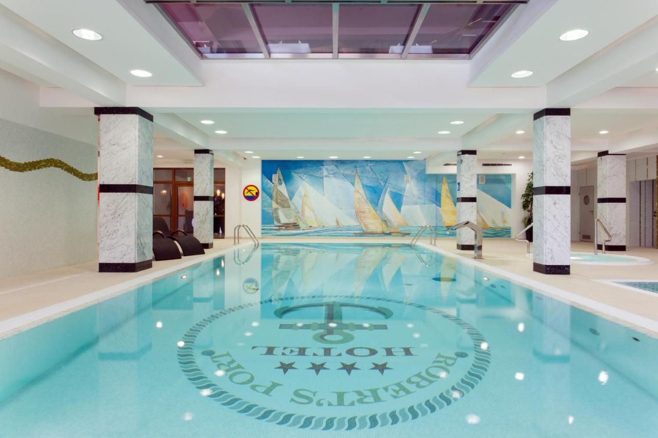 Robert's Port Готель 4*